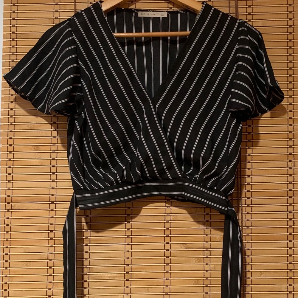 Cropped Black shirt with white stripes